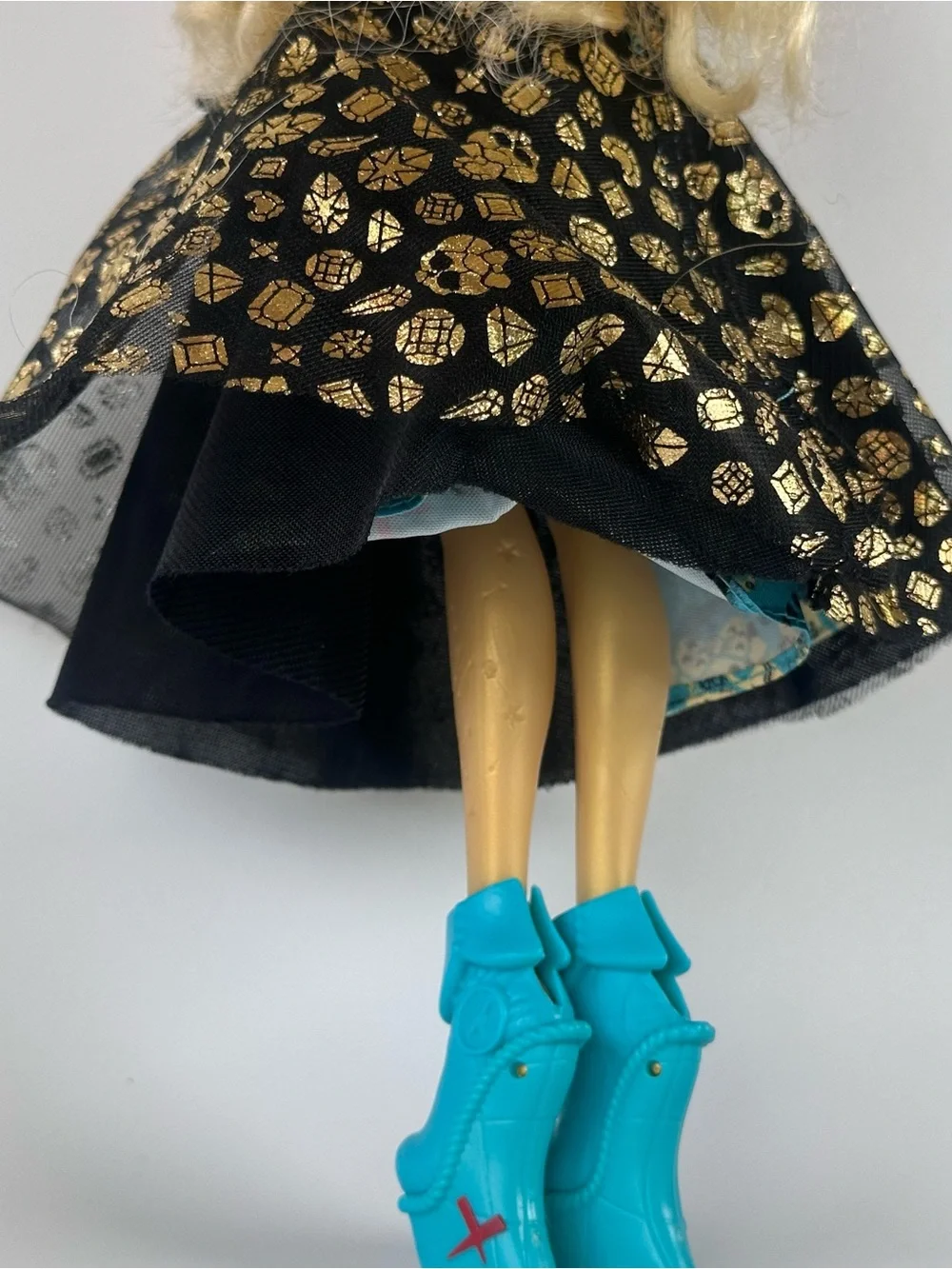 Monster High Shriekwrecked Dayna Treasura Doll Jones Dress Hat Shoes